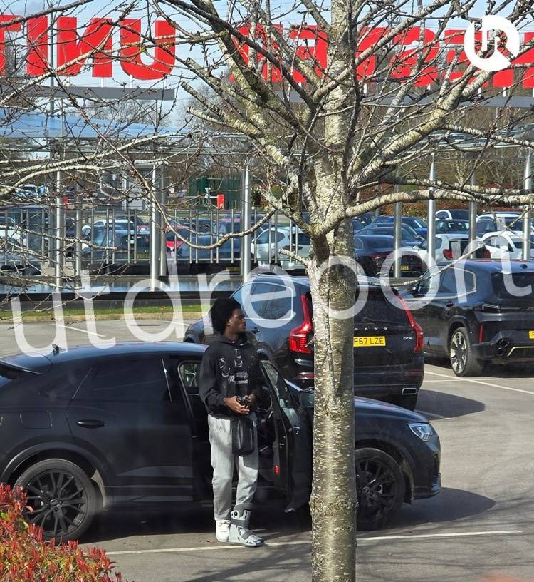 对阵莱斯特城时受伤，博主：曼联后卫海文左脚仍然穿着保护靴