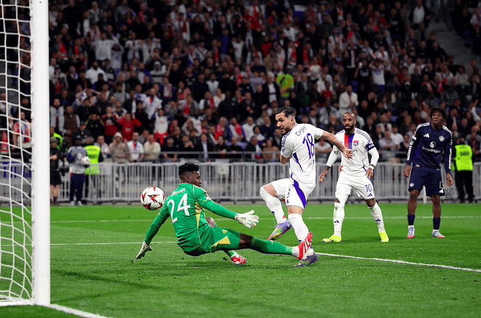 队史最差？压哨送礼毁掉曼联胜利 奥纳纳2次失误丢两球 5.9分垫底